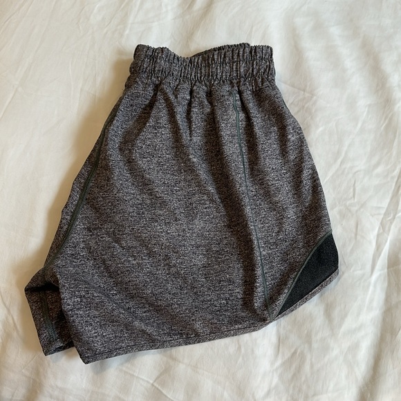 Lululemon- Hotty Hot Low-Rise Short 4” 🍋 - Picture 3 of 3